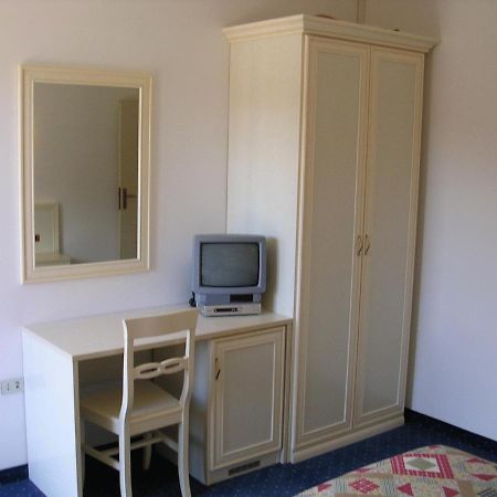 Hotel Rosalpina Riva del Garda Exterior photo