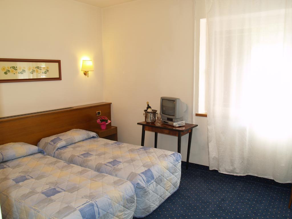 Hotel Rosalpina Riva del Garda Exterior photo
